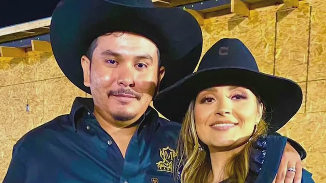 <b>Padre hispano denuncia que su hijo fue asesinado por un vecino a quien "no le gustaban los latinos"</b>
<br>
<br>De acuerdo con el relato de Salvador Martínez, desde que su hijo Arón compró una propiedad en Forney, Texas, los problemas eran constantes con sus vecinos Trevor y Mateo McEuen, quienes incluso los acosaban apuntándoles con armas de fuego. Según cuenta, un día Trevor le disparó a Arón varias veces con un rifle AR-15, causándole la muerte.