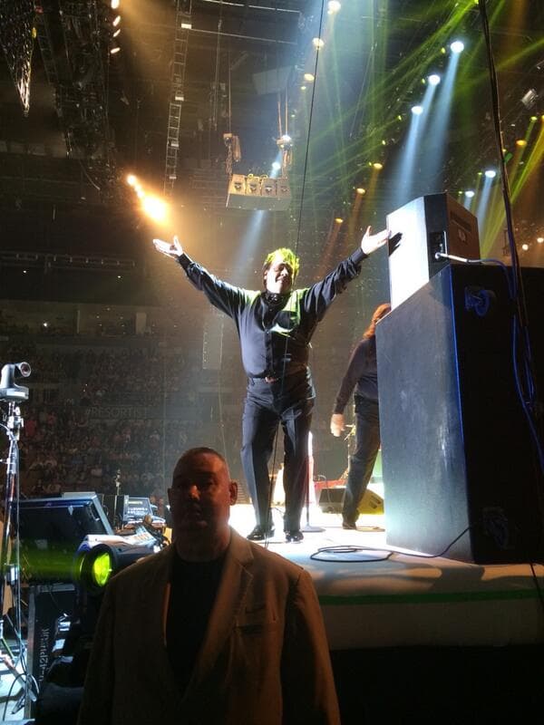 Convencido por uno de sus mejores amigos, el intérprete de 'Abrázame muy Fuerte' fue llevado al Southern Hills Hospital.