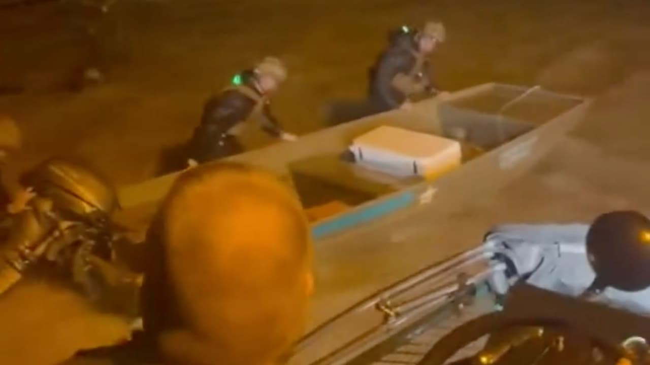 <h2 class="cms-H2-H2">Llamaron al 911, pero no pudieron rescatarlos</h2>
<br>
<h3 class="cms-H3-H3">Florida</h3>
<br>
<br>En el condado de Pinellas, Florida, la furia de Helene se sintió en cuanto tocó tierra y algunas de las personas que no evacuaron hicieron decenas de llamadas al 911, pero fue imposible rescatarlos. 
<br>
<br>"Recibimos muchas llamadas al 911 pero no pudimos rescatarlos".