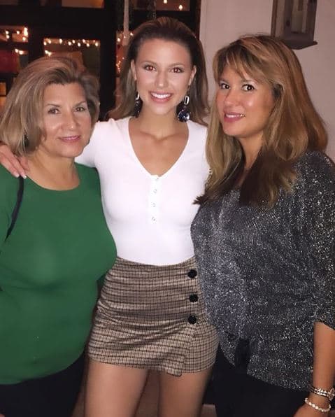 Su familia materna es puertorriqueña.