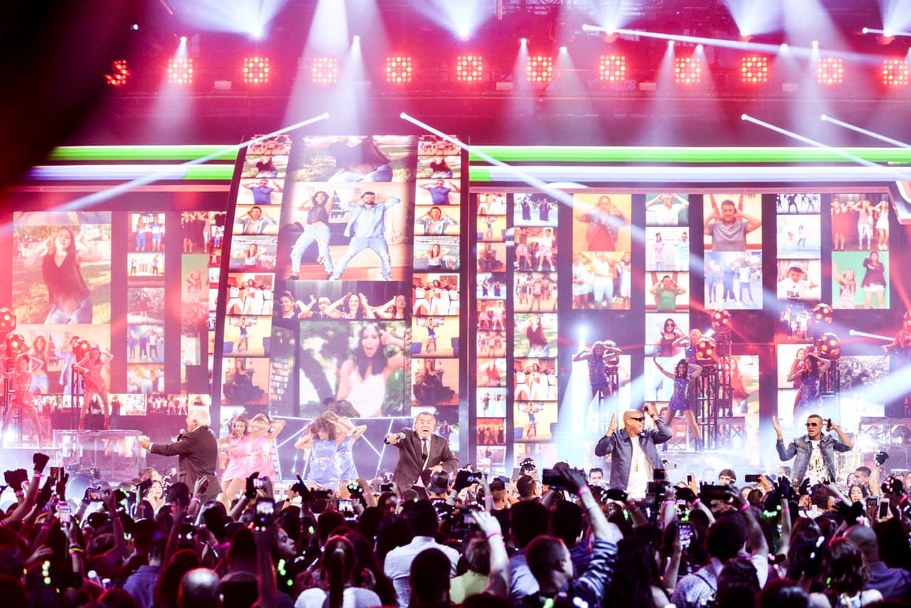 La fiesta de Premios Juventud comenzó con muchos ritmo y sabor. ¿Listo para revivir los mejores momento?