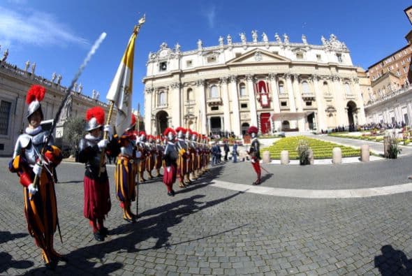 - 930: los uniformados adscritos específicamente para la Plaza de San Pedro.