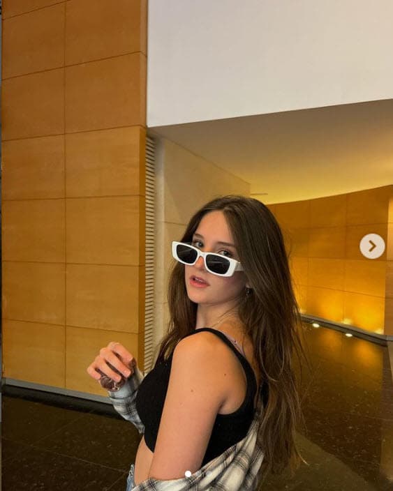 Sin embargo, admitió que le pone nerviosa pensar en el primer beso que pueda recibir su hija mayor, pues cuando la actriz tenía su edad recibió el suyo.