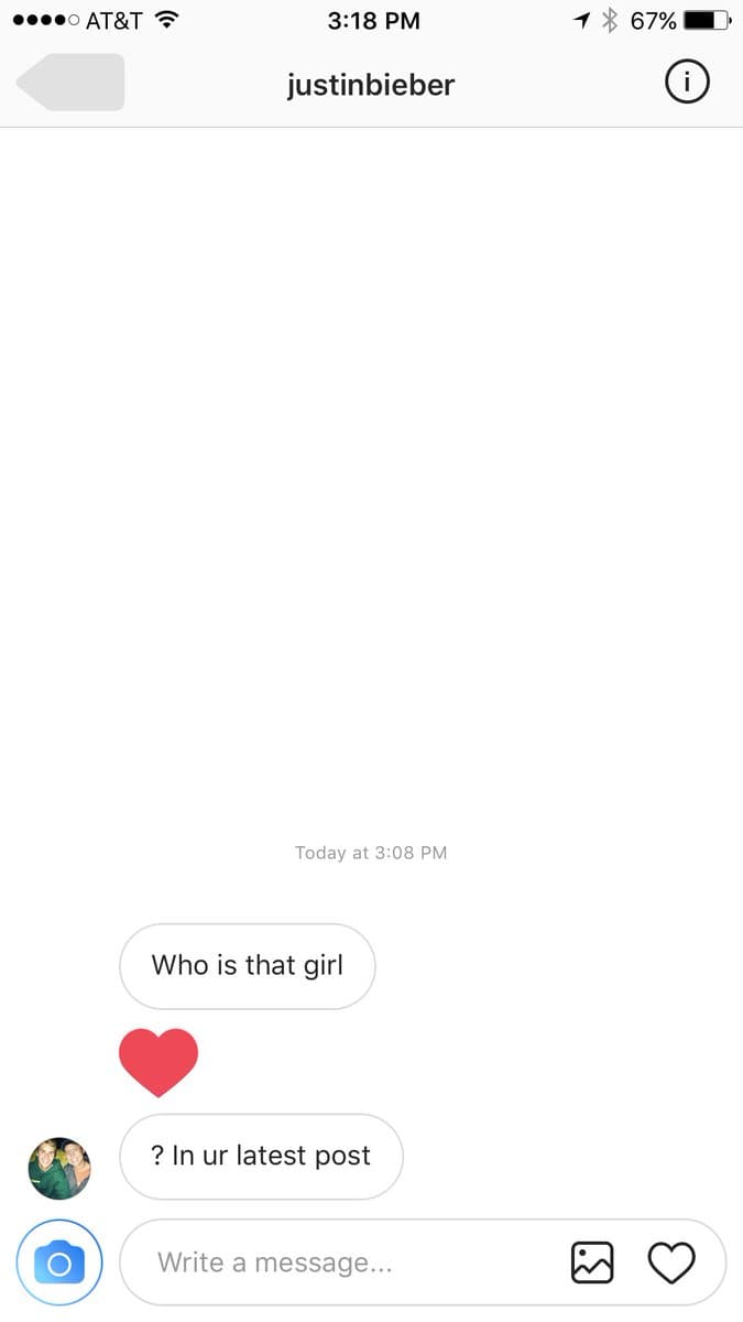 "¿Quién es esa chica?", preguntó Justin. El mensaje continuó con un corazón y terminó con la frase "en tu última publicación".