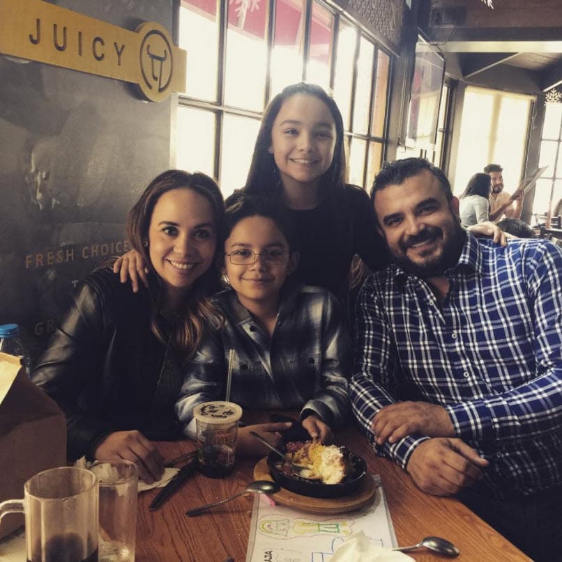 El pequeño inició su carrera actoral a los 8 años. 
<b>Es</b> 
<b>hijo de Ruy Gaytán</b>, uno de los cuatro hermanos de la actriz, y Karla Priego.
<br>