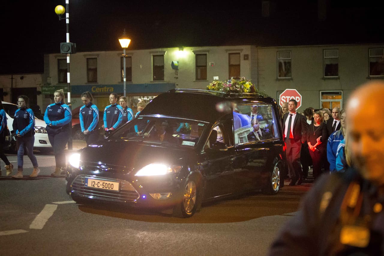 Familia y amigos la noche antes del funeral.