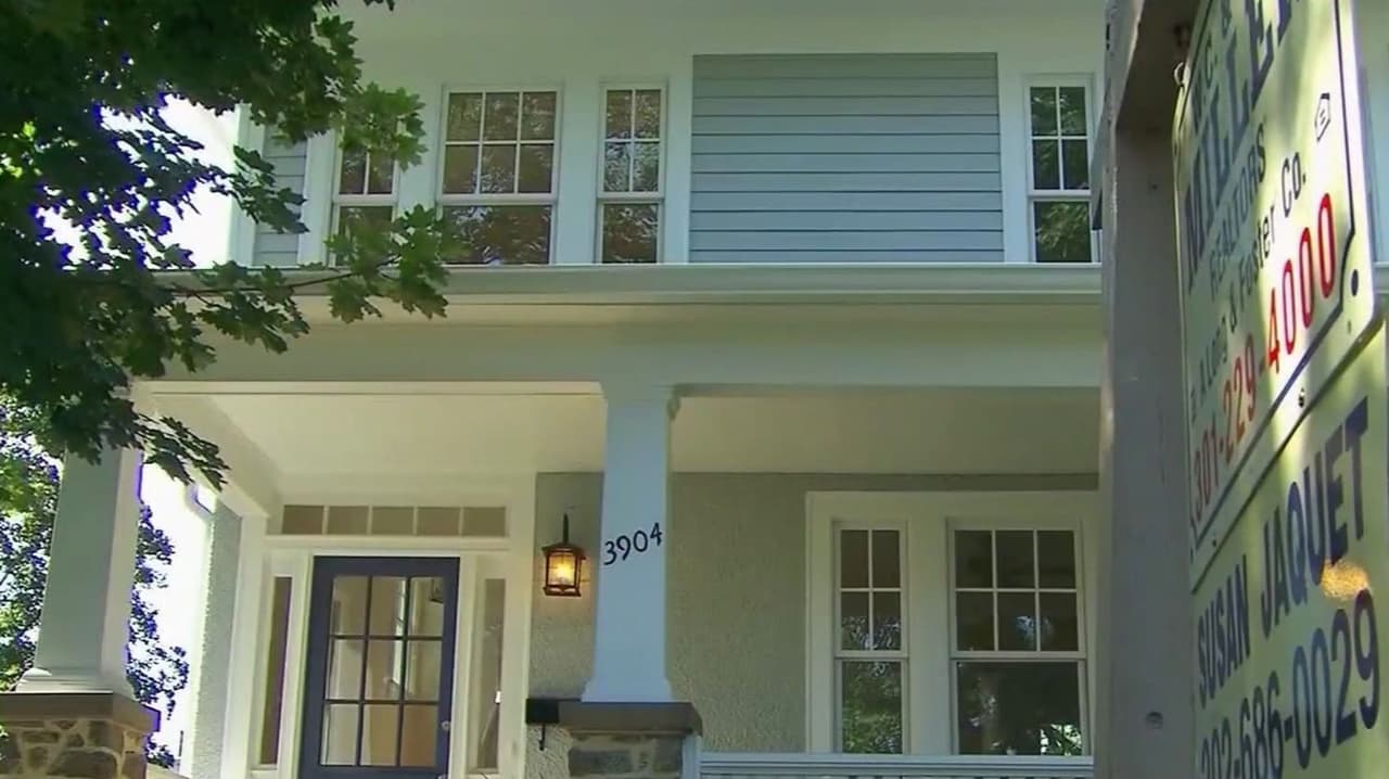 Noticias de negocios en 1 minuto: Nuevamente, sube el costo para comprar una casa en EEUU