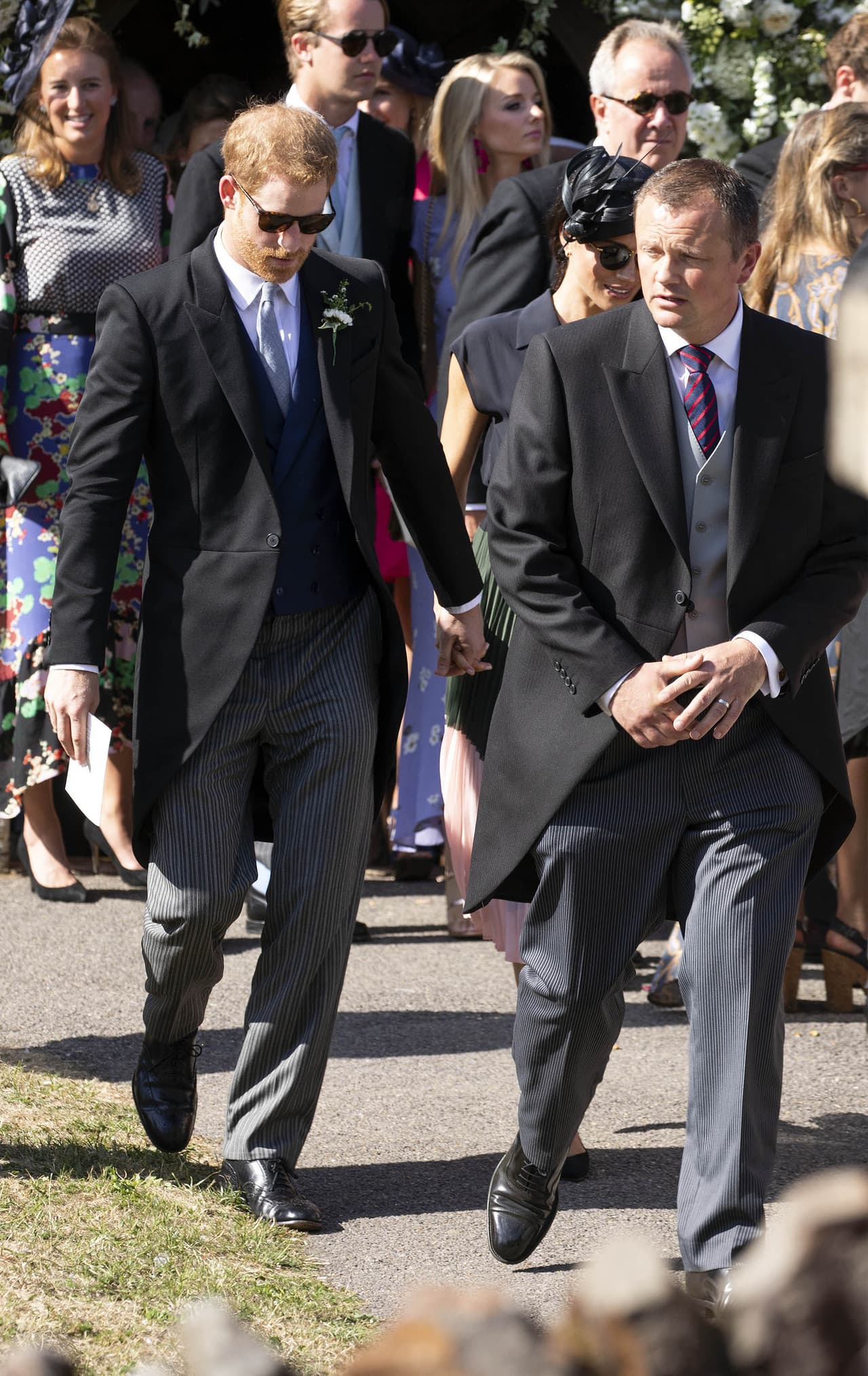 Ambos asistieron al 
<b><a href="http://www.ludgrove.net/">Ludgrove Prep School</a></b> en Berkshire y desde entonces se convirtieron en amigos. Además, la bonita relación se extiende a sus hermanos mayores. El 
<b>príncipe William</b> y 
<b>Thomas van Straubenzee</b> son tan cercanos que los duques de Cambridge lo nombraron como uno de los padrinos de la 
<b><a href="https://www.univision.com/entretenimiento/para-morir-de-amor-la-princesa-charlotte-besa-dulcemente-a-su-hermano-menor">princesa Charlotte</a></b>.