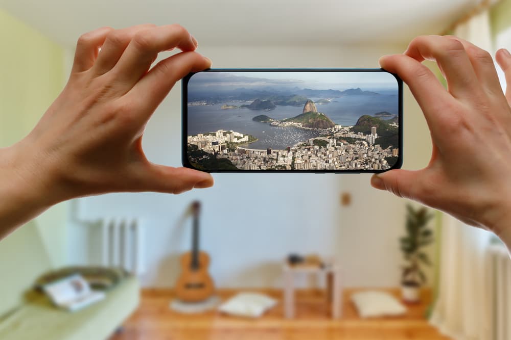 <b>SAGITARIO</b>
<br>No puedes quedarte calmado y seguramente extrañas horrores el exterior, pero sabes que ahora no es el mejor momento para estar recorriendo el mundo. En cambio, hazlo de manera virtual, explorando en YouTube canales de turismo (que hay miles) donde explores desde tu sala esa ciudad que tanto has querido conocer.
<br>
<br>