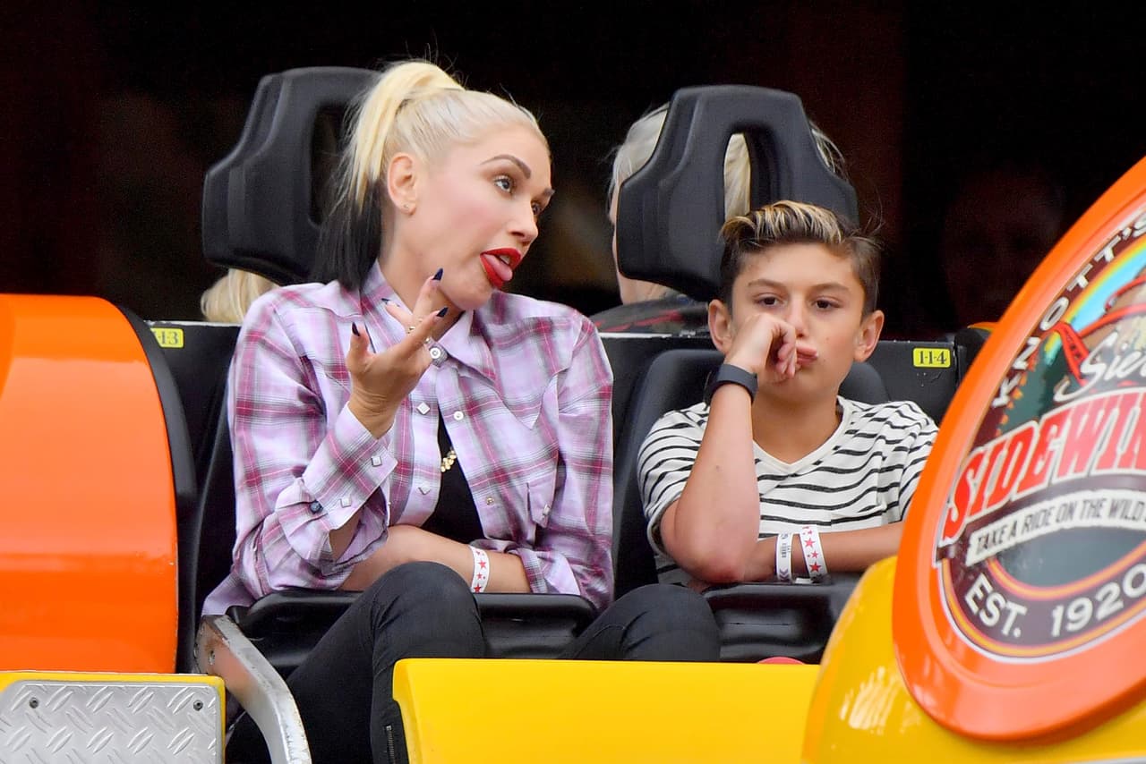 Gwen llevó a sus tres hijos al parque de diversiones Knotts Berry Farm.