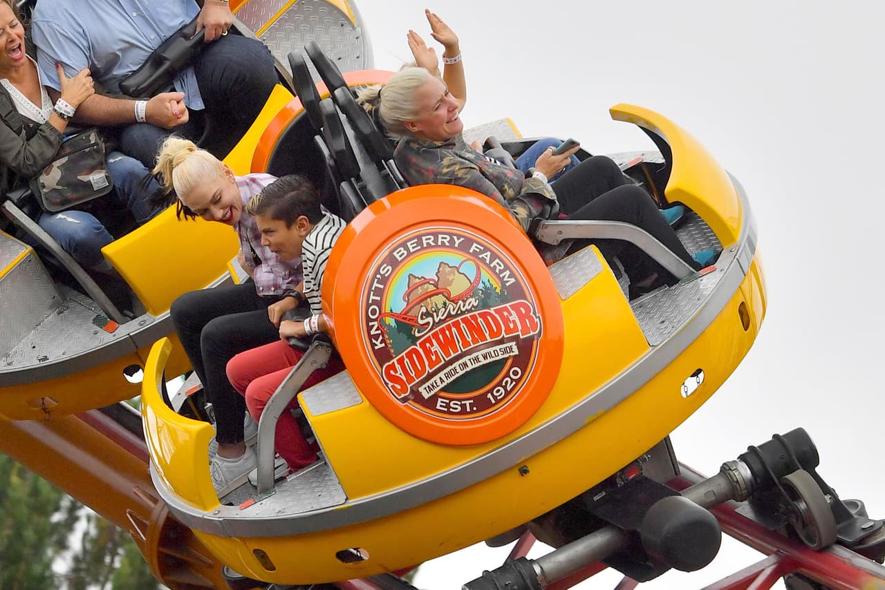 Iban muy rápido... Gwen se divirtió con los gestos de su hijo mayor.