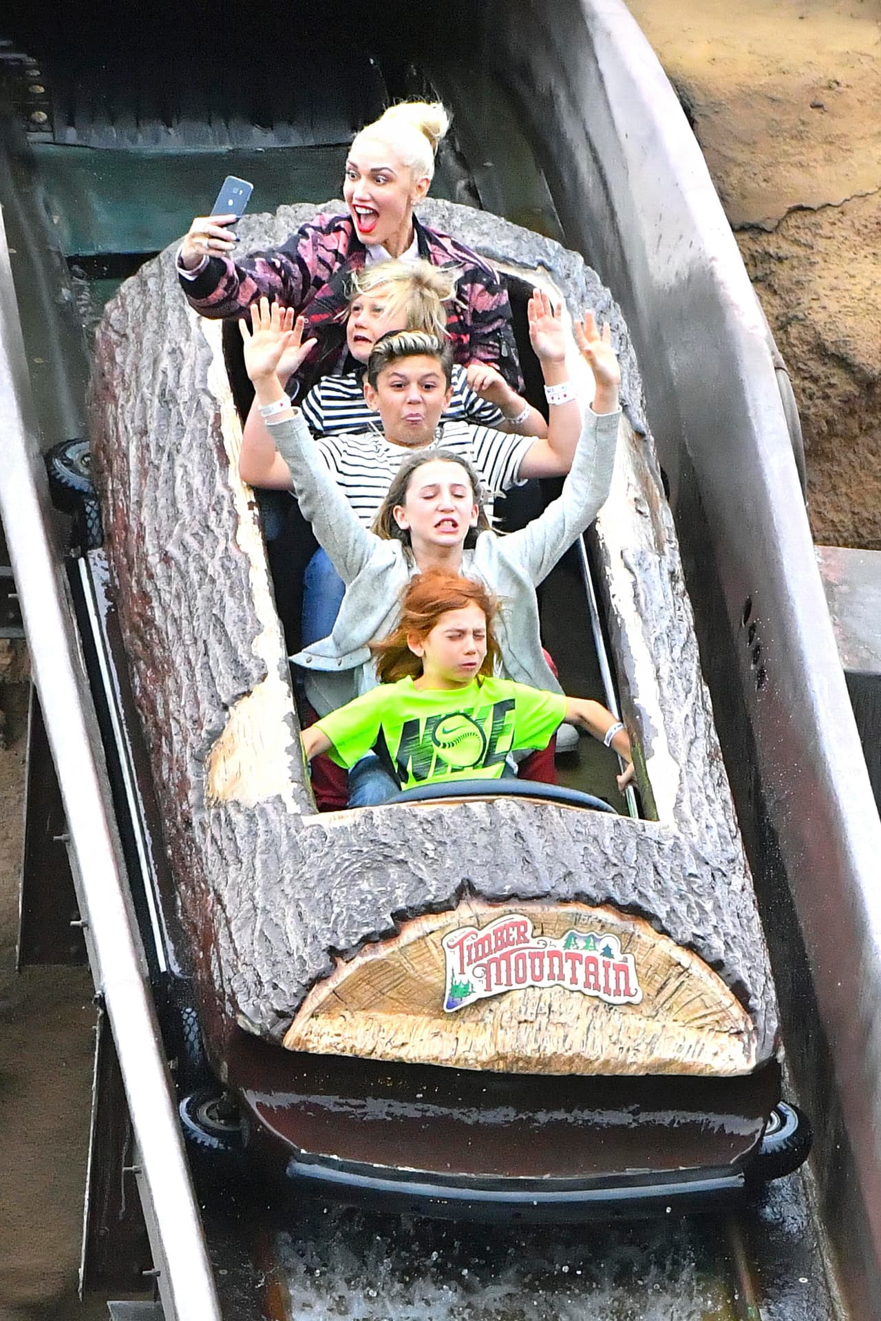 Sacando la lengua y toda la cosa...