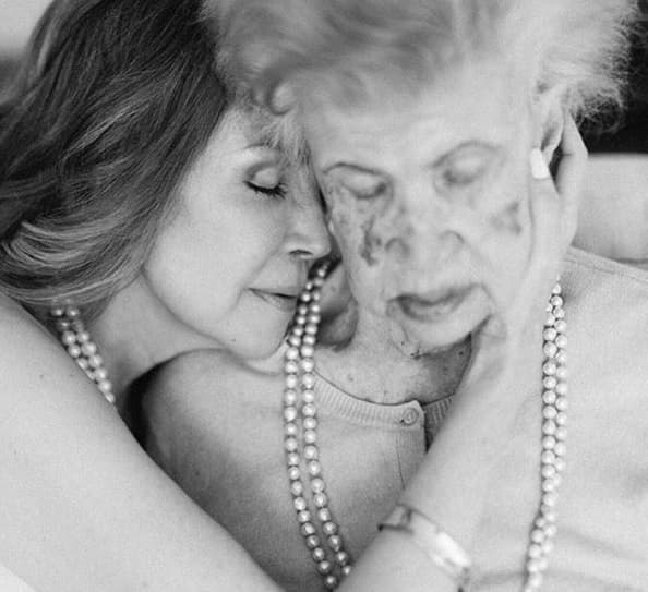 El pasado 9 de enero, Guadalupe Pineda sufrió la pérdida de su madre, Josefina Aguilar, quien murió a los 92 años. 
<br>