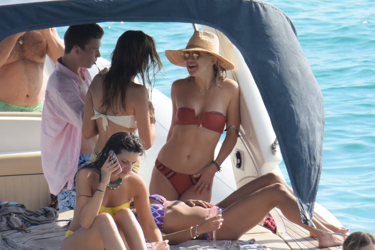 Ahí tomó un paseo en bote con sus amigas.