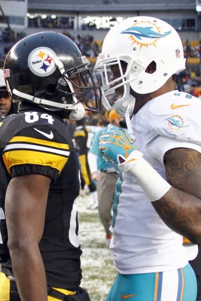 Los fanáticos de los Dolphins ya no hablan de la controversia Incognito/Martin, ni si Ireland o Philbin estarán con el equipo en el 2014, sino que pasan horas calculando… ¡porque tenemos chance de ir a los playoffs! Al principio de la temporada, y sobre todo, después de perder -casi deshonrosamente- contra Tampa Bay y Buffalo, los comentarios sobre Miami eran negativos. Qué si las novatadas, qué si Tannenhill, qué si el running game, qué si la línea ofensiva, que si… qué se yo… Pero ahora, las cosas han cambiado y solo se mencionan las posibilidades que tenemos de jugar en enero. ¡Ay, bendito! Bueno, después de este encontronazo con los portadores de las terribles toallas amarillas, donde salimos vencedores … por media pulgada… 34-28, ya todo me parece posible. Arriba Tannenhill (20 de 33, para 200 yds); arriba Wake and Odrich; arriba Thomas (105 yds, un TD en 16 acarreos); arriba Clay con sus dos TD y arriba Philbin, que mantiene el invicto en la revisión de las jugadas (obtuvo el cambio de “incomplete pass” a TD de Hartline). ¡Arriba, Dolphins, seguimos cuesta arriba!