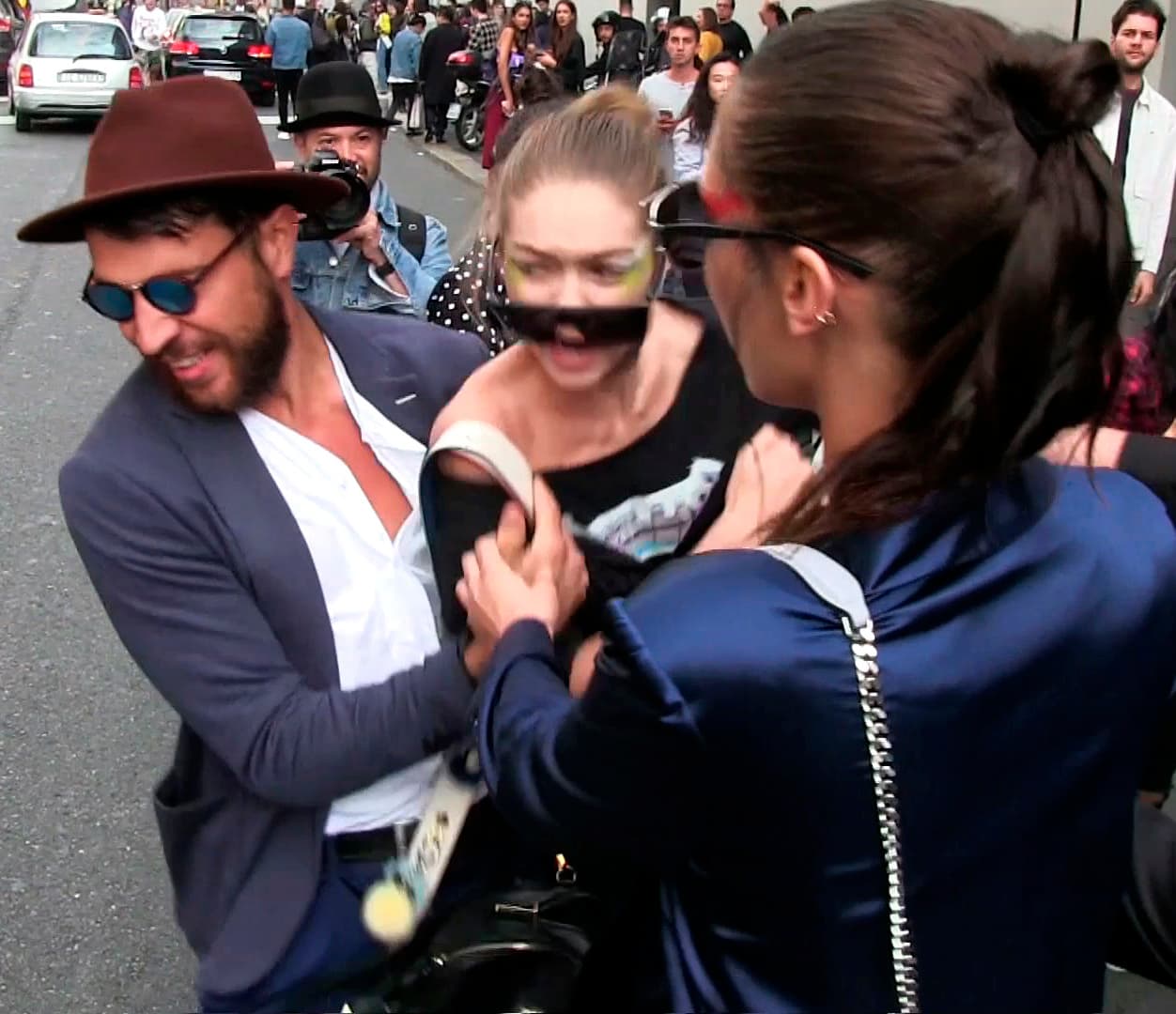 Sediuk reapareció en septiembre de 2016 para acosar ahora a la modelo Gigi Hadid.