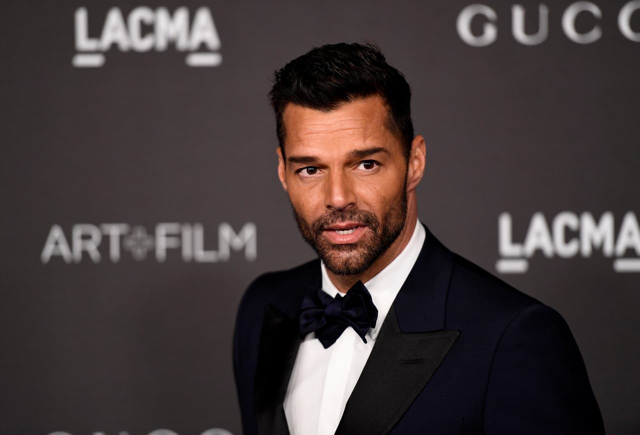 Ricky Martin será el 
<b><a href="https://www.univision.com/local/puerto-rico-wlii/ricky-martin-paz-vega-y-roselyn-sanchez-presentaran-los-latin-grammy">maestro de ceremonias</a></b> y estará acompañado en la conducción del show por la protagonista de ‘Cuna de lobos’, Paz Vega, así como de la también actriz Roselyn Sánchez.