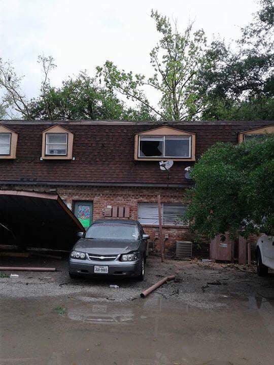 Destrozos causados por el mal tiempo en Houston.
