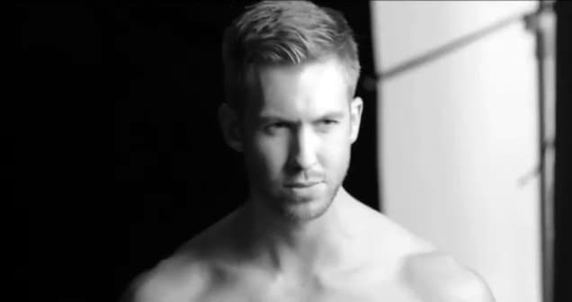 Taylor Swift, la novia del músico, debe estar maravillada.