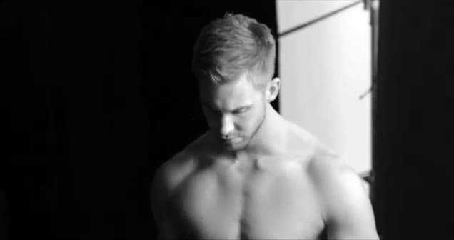 “Calvin Harris es un verdadero cosmopolita capaz de atraer las masas con su música y energía”, expresó la firma en un comunicado.