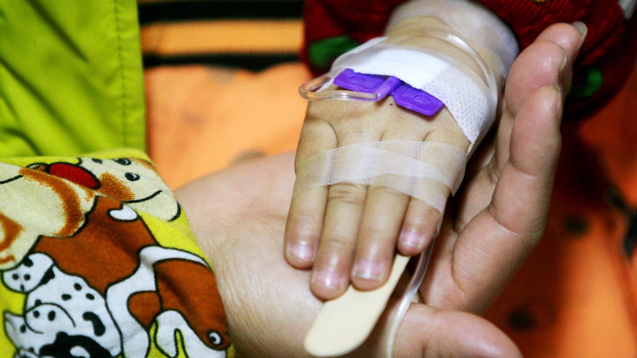 Investigan muerte de un niño como posible primer deceso por rara hepatitis en EEUU