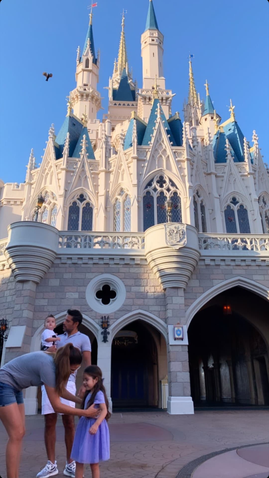 Por su parte, Ana redactó en sus redes sociales que le encanta ver a sus hijos felices. Todo el tiempo estuvo atenta a que gozaran de lo lindo la visita en la que estuvo la familia completa.