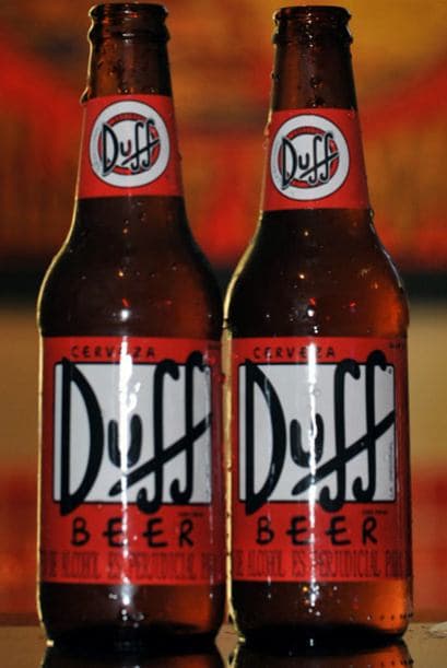 Los jóvenes hermanos decidieron en 2006 comenzar a fabricar la cerveza, para 2007 ya habían creado Duff Sudamérica ubicada en Bogotá, en 2008 la marca ya estaba registrada, y finalmente en 2009 lanzaron la primera cerveza en bares de Bogotá, informó AFP.