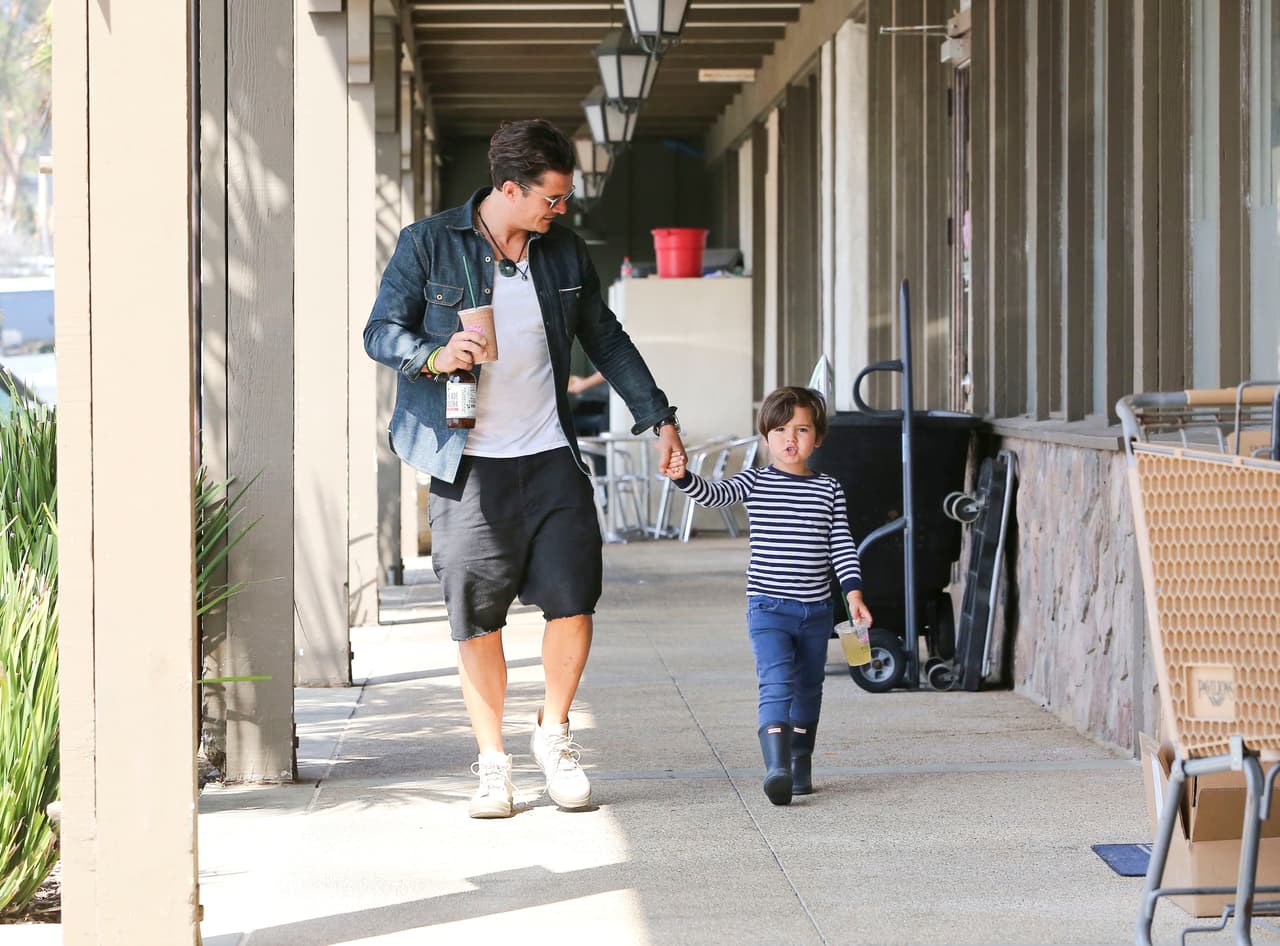 Siempre que se lo permiten acompaña a su papi.