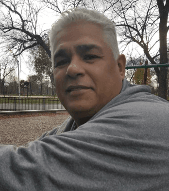 Víctor Vázquez, jubilado de 60 años, piensa que al final del día hará falta que los políticos que tomen la estafeta de Gutiérrez "pasen de la palabra a la acción. Creo que Gutiérrez hizo muchas cosas buenas por la comunidad, trabajó por 25 años y dio buena pelea por la gente. Ayudó a los inmigrantes y necesitamos gente que siga esa lucha y la lleve más allá".