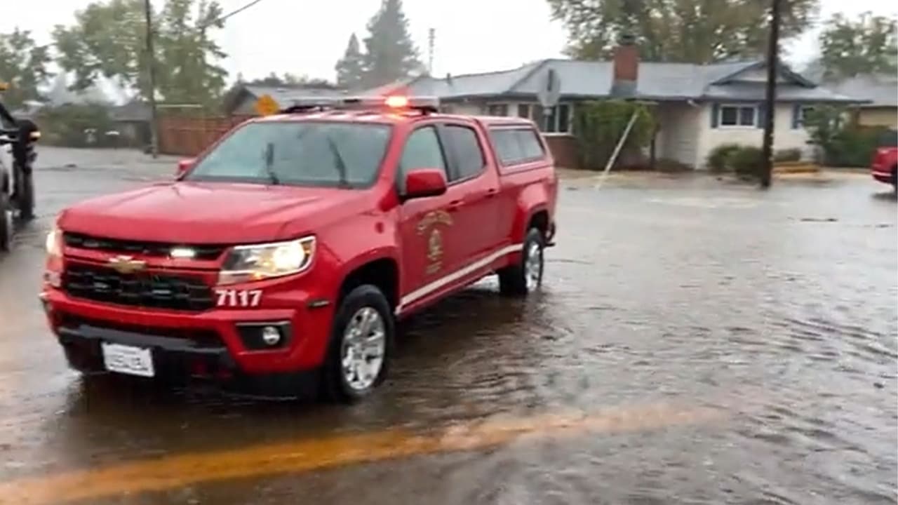 <b>Santa Rosa. </b>Esta ciudad del norte de la Bahía sufrió estragos por las lluvias en varias zonas, pero los bomberos y trabajadores de la ciudad acudieron a dar apoyo a la comunidad. Más información aquí.