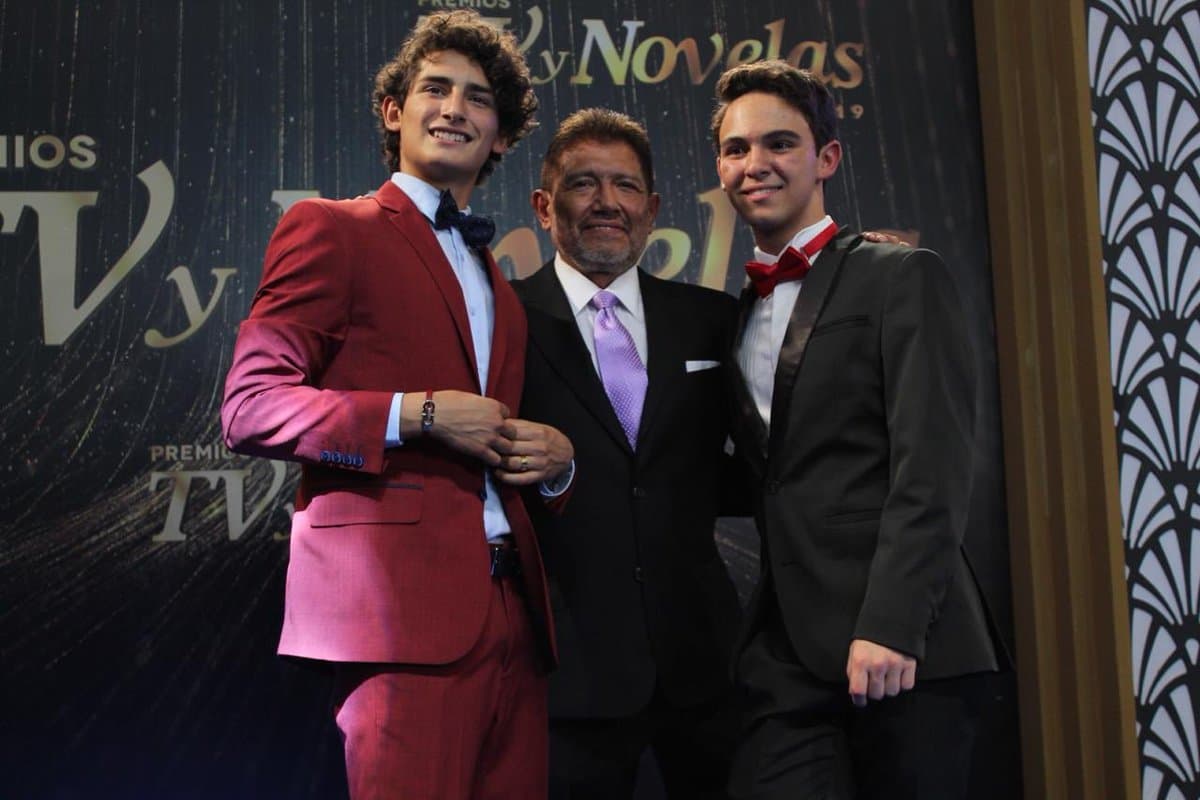 Además, Osorio resaltó la manera en que su primogénito no pierde el suelo a pesar del éxito que ha tenido: "[...]Que siga forjándose, preparándose. Que no olvide sus costumbres de entrar a la cocina, prepararse una quesadilla. Todo eso, es lo que le va a dar valor a tener esta humildad [...]".