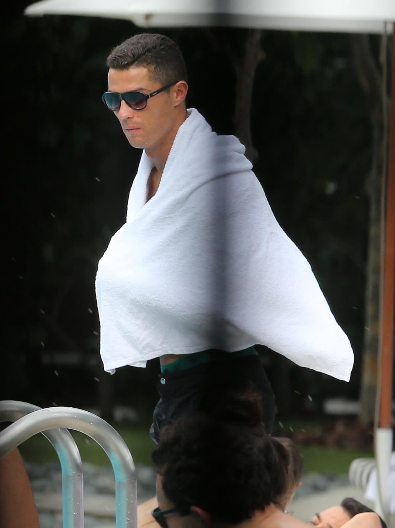 ¿Donde habrá dejado a su pequeño hijo, Cristiano Ronaldo Jr.?