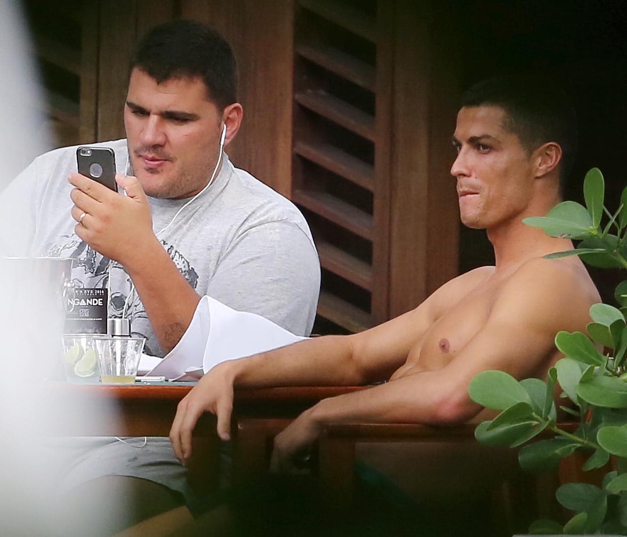 Por alguna razón, un amigo en especial, no se le despegaba por nada.