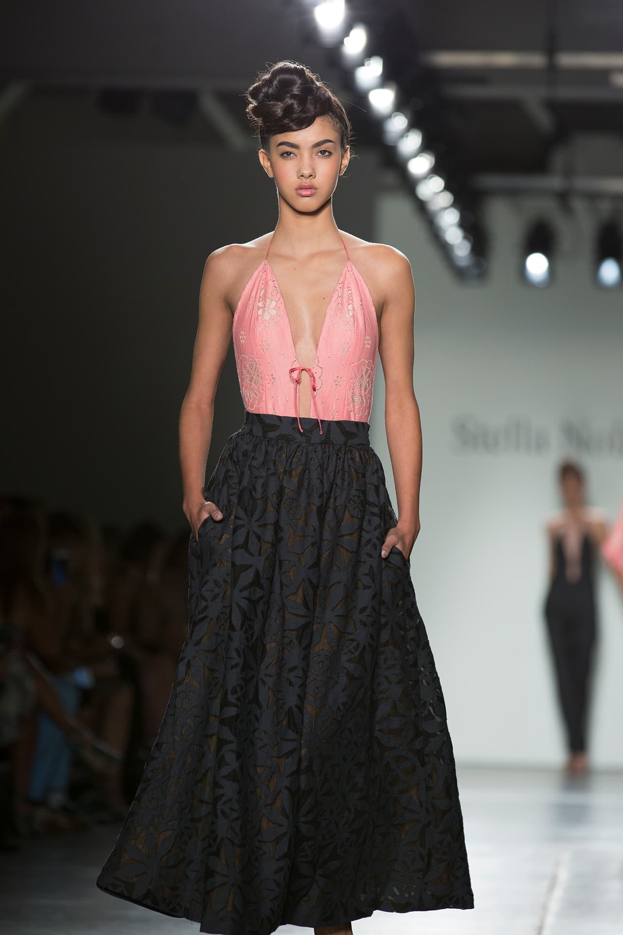 Checa más imágenes de esta colección llena de elegancia y belleza única. Diseñadora Stella Nolasco. NYFW, Spring/Summer 2016 - 09/16/2015