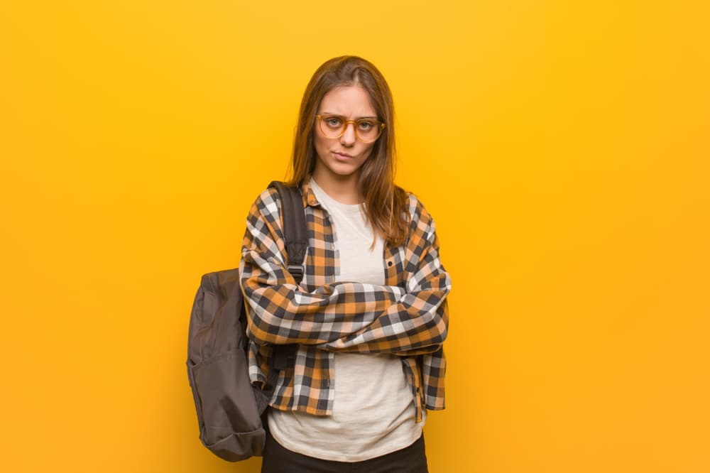 <h3 class="cms-H3-H3">Influencia de Neptuno retrógrado en Aries </h3>
<br>
<br>Este tránsito retrógrado de Neptuno tiene un doble filo, por una parte es muy positivo ya que aumenta la percepción externa que te ayudará a darte cuenta de lo que está ocurriendo a tu alrededor, pero también tiene un lado negativo, ya que tratarás hacer lo que quieres sin importar lo que suceda después. 
<br>