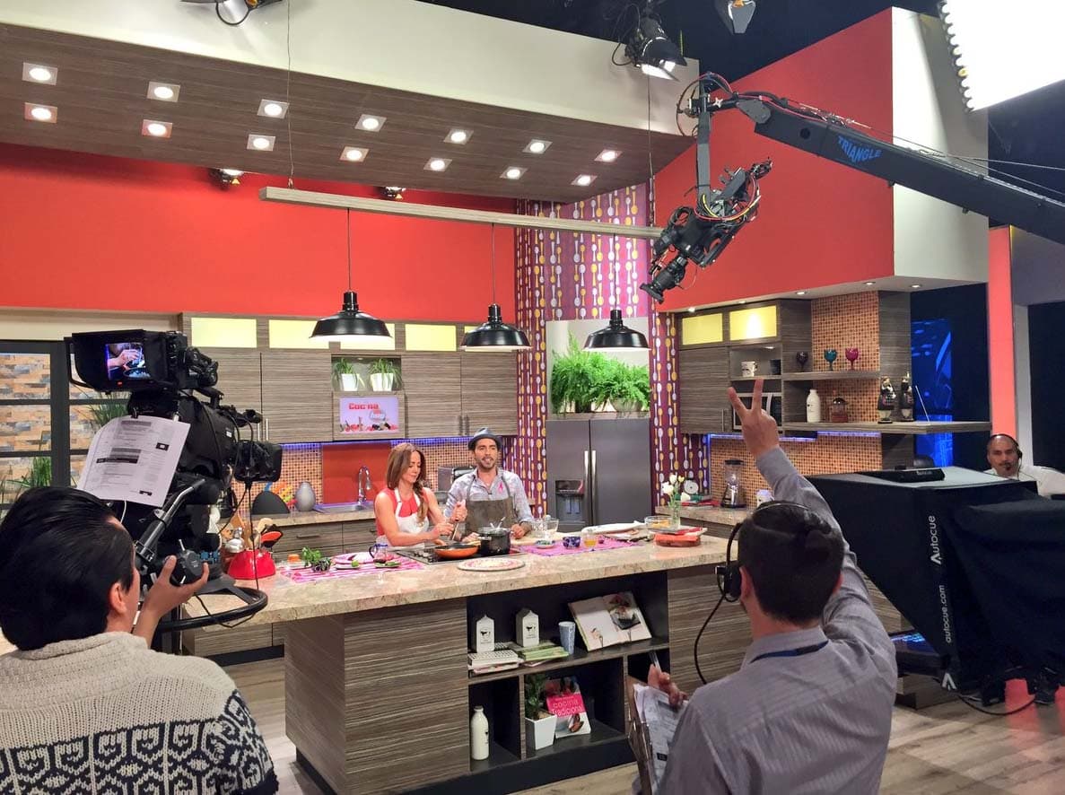 Andrea siempre toma nota de las recetas del Chef Yogui porque a Mía y a Nina les fascinan. Las fajitas de pescado a la hierbabuena son sus favoritas.