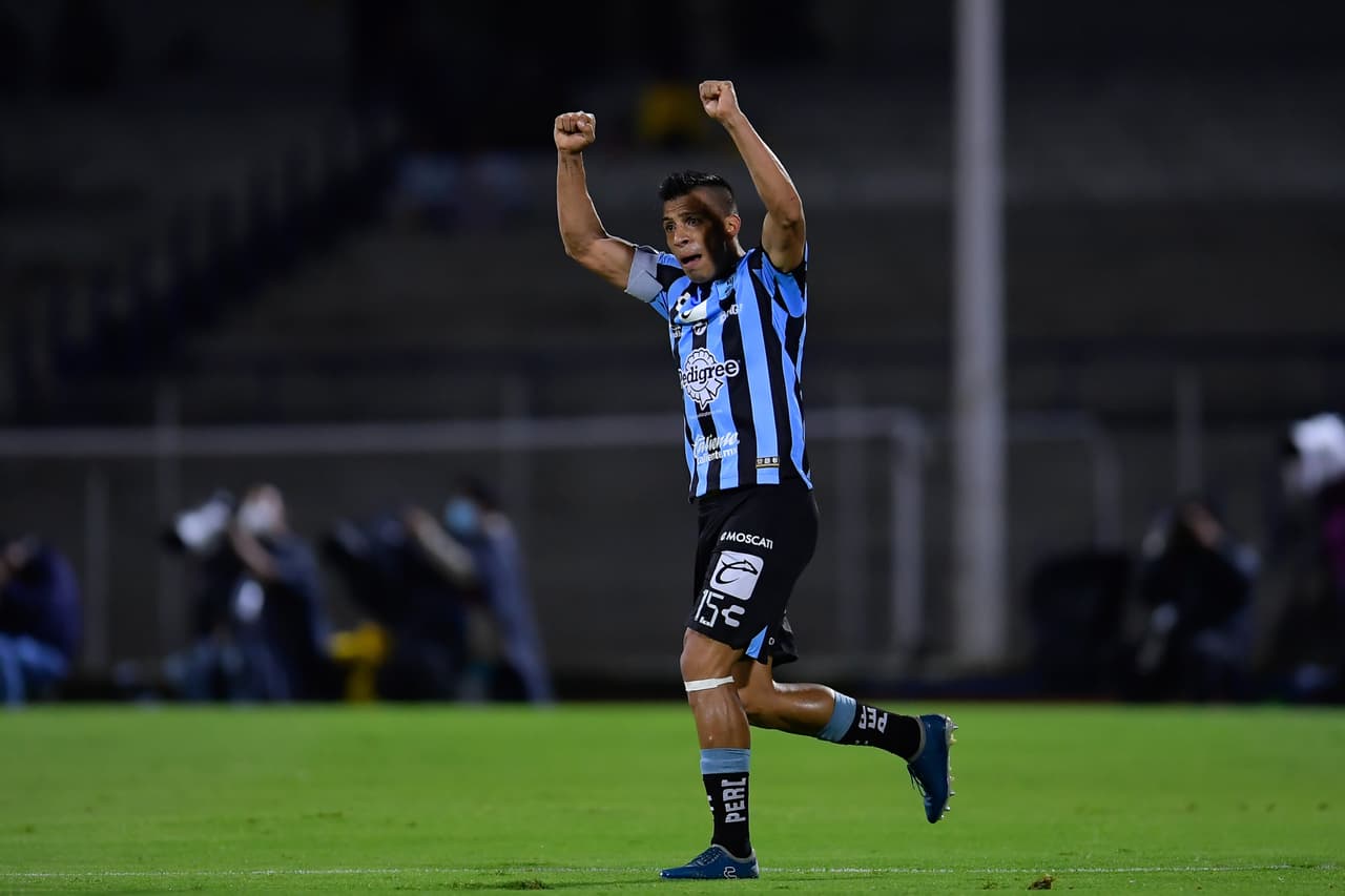 Pumas derrotó a Querétaro en la Jornada 13 y volvió a sumar puntos después de 10 fechas en el Apertura 2022. Eduardo Salvio y Juan Dinenno (con doblete) anotaron por parte de los universitarios, mientras que Ángel Sepúlveda descontó para los Gallos.