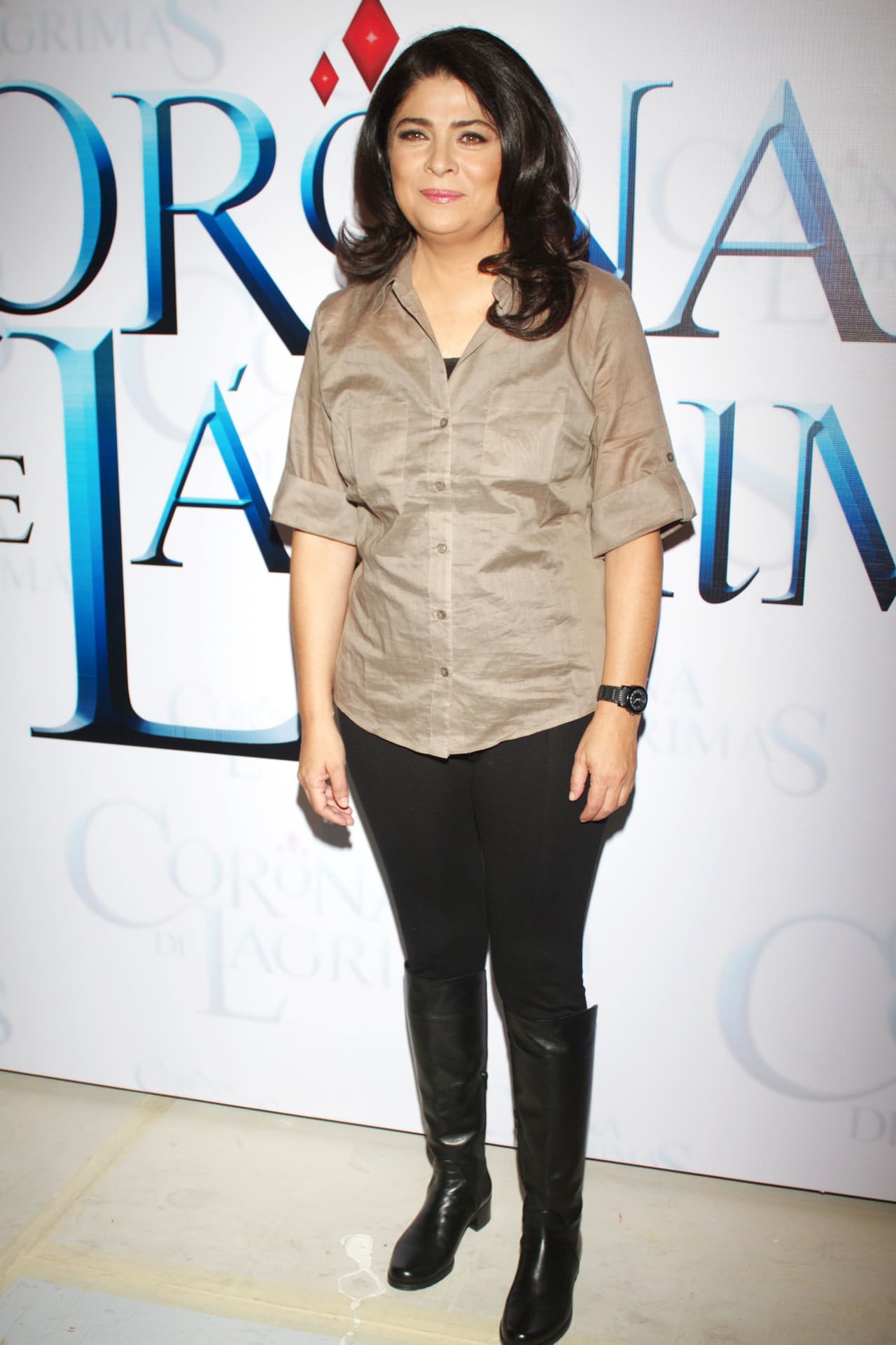 Victoria Ruffo, famosa por interpretar papeles de madres abnegadas como en 
<b><a href="https://www.univision.com/programas/novelas/confirmado-la-telenovela-corona-de-lagrimas-tendra-segunda-parte-fotos">Corona de Lágrimas</a></b>, ahora da vida a Maura, una madre completamente diferente a la cual “no le importa decirle a su hija Lucía que está gorda o que se le ve feo un vestido, pero no lo hace por mal, lo dice para que ella se vea bien”.