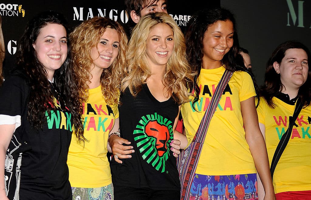 Shakira presenta la línea de camisetas MANGO de solidaridad, en Madrid, España, 2010.
