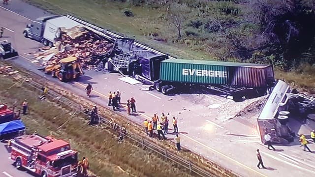 Al menos una persona muerta en un choque ocurrido en la I-80 este lunes. Hay varios vehículos involucrados. Tome precauciones pues hay varios carriles cerrados en esa área.