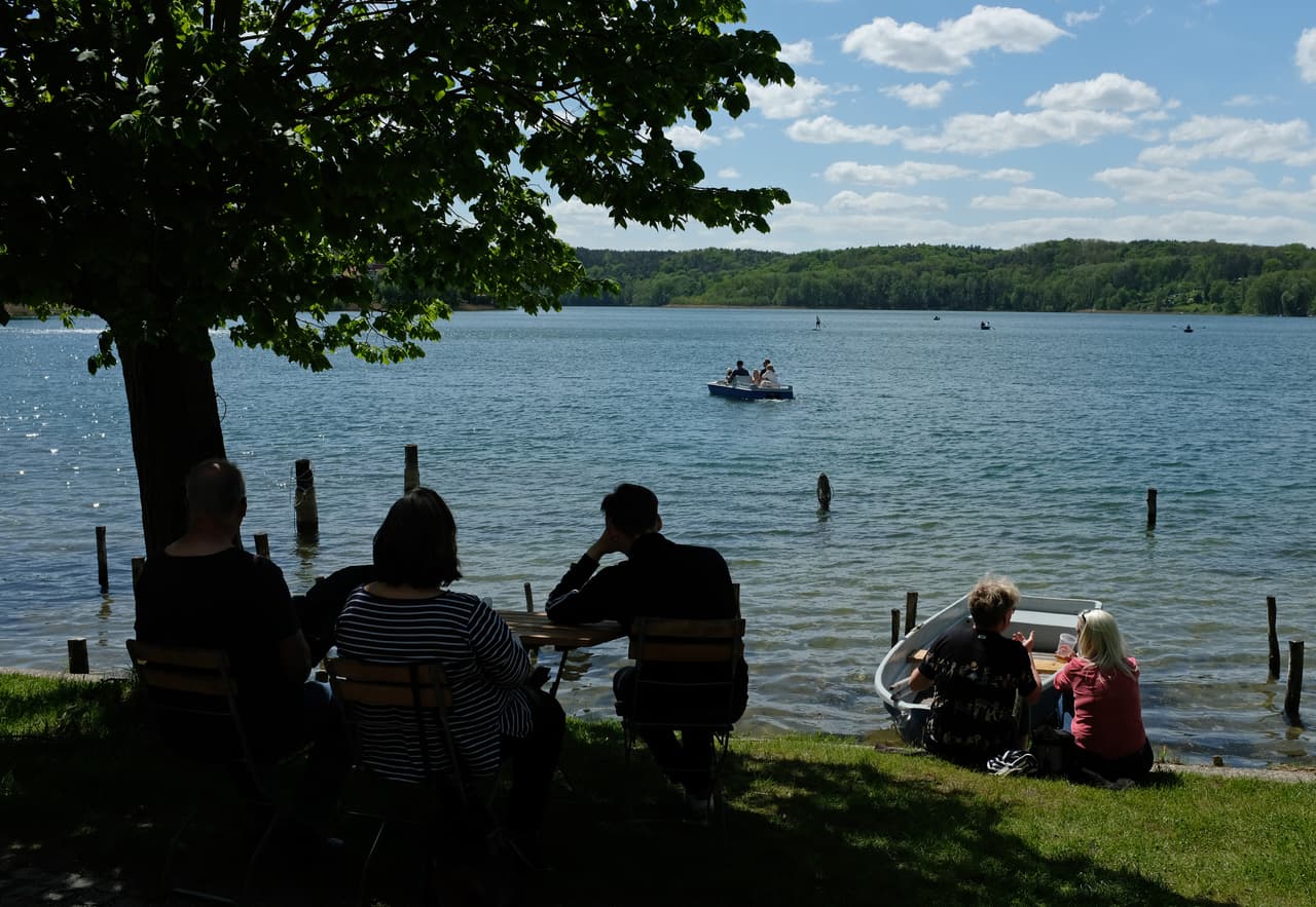 <b>Nunca nades solo. </b>Incluso los nadadores experimentados pueden cansarse o experimentar calambres musculares.