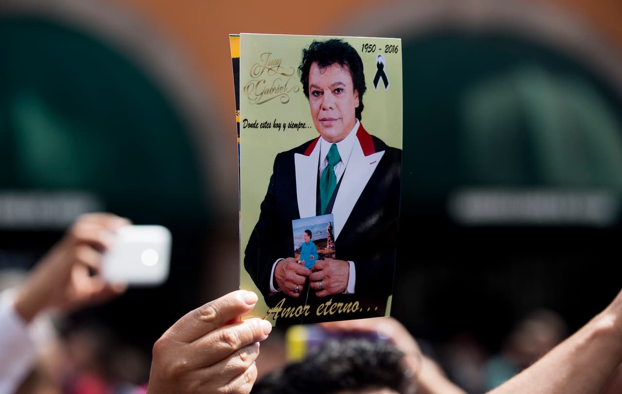“Burla total”, así reaccionaron los seguidores a la cremación de Juan Gabriel