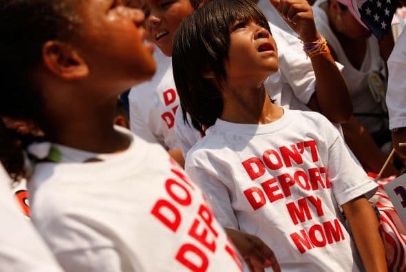 Muchos de estos niños ciudadanos están al frente de este reclamo que ha generado el apoyo de legisladores y autoridades. El reclamo al freno de las deportaciones llegó hasta las puertas mismas de la Casa Blanca.