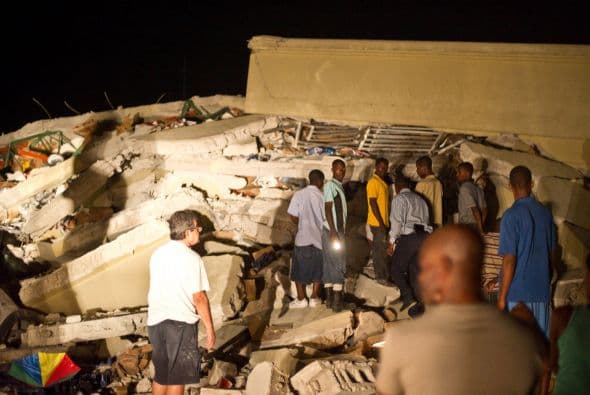 Considerado como una de las catástrofes humanitarias más graves de la historia, el sismo en Haití derivó en otro desastre de considerable magnitud. La epidemia de cólera que azota a la isla caribeña comenzó en octubre de este año y que ha causado cerca de 2,120 víctimas mortales.