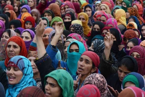 Las constantes denuncias de Jahangir contra el aparato de seguridad del país y contra el discurso integrista que permea la sociedad paquistaní le han valido numerosas amenazas de muerte, y el año pasado su entorno lanzó una alerta para promover su protección.