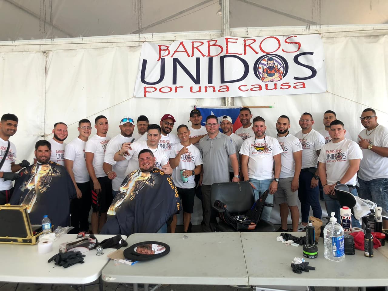 Varios barberos del área oeste de Puerto Rico se dieron cita en Guayanilla para ofrecer sus servicios de manera gratuita a los damnificados.