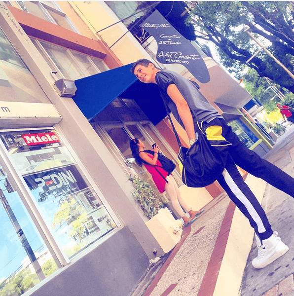 El poder cantar lo ayuda a liberar y expresar sus emociones.