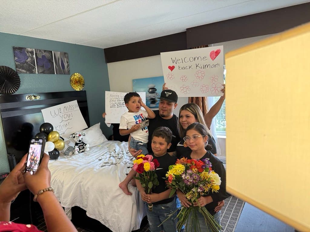 El reencuentro fue organizado por su esposa,
<b> Jennifer Vásquez Sura y la organización defensora de los derechos de los migrantes CASA</b>, quienes compartieron conmovedoras imágenes del momento.