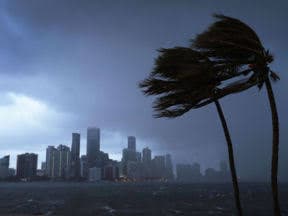 Huracanes más fuertes que "Irma" han figurado en cine, capturando la imaginación de los espectadores que han pagado millones en taquilla por ver algunas de estas cintas que ya son clásicos, con grandes estrellas al frente.