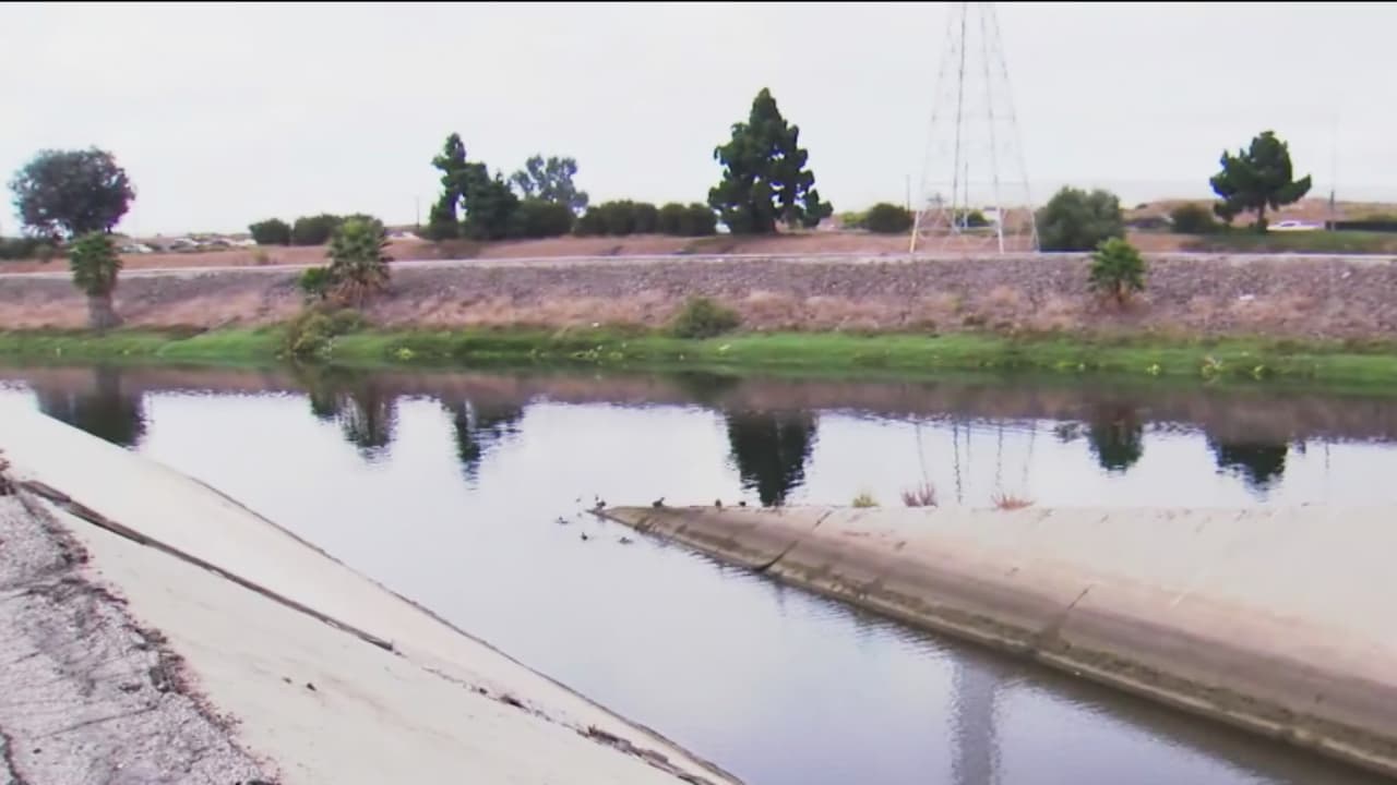 Lo que se sabe de los cuerpos de una niña y un hombre hallados en el Canal Domínguez en Carson